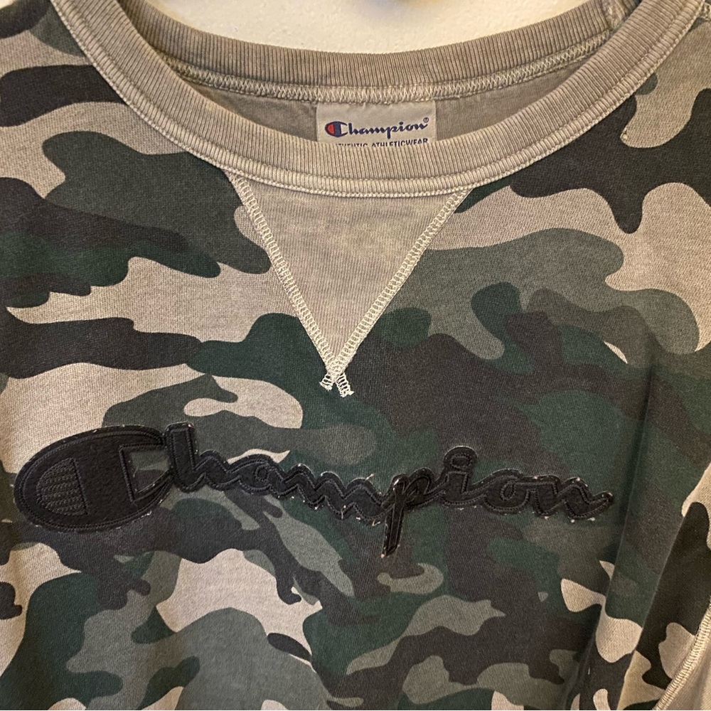 Sweatshirt - Picture 2 of 3